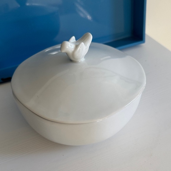 Pottery Barn Great White Dove Serving Bowl With Lid The Great White Collection - Picture 2 of 6